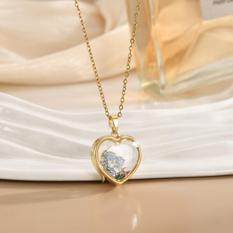 Colgante en forma de corazón – elegancia, color y romanticismo